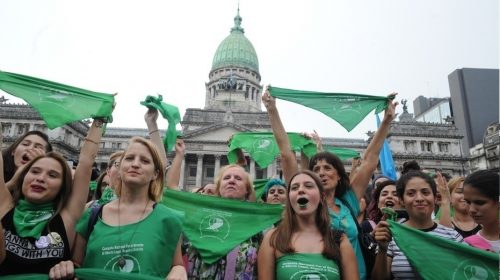 A pocas horas de su tratamiento, se firma el dictamen sobre la legalización