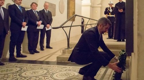 Polémica y provocación: Marcos Peña homenajeó a soldados británicos caídos en Malvinas