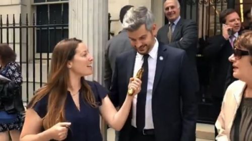 Escracharon a Marcos Peña en Nueva York