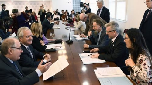 Comunicaciones: restringen por cuatro años cuádruple play en el interior