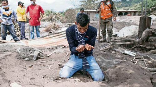 Cuatro días después de la erupción del volcán de Fuego, Guatemala pide ayuda internacional