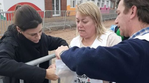 Docentes entrerrianos le entregaron un petitorio a Macri durante su visita a Basavilbaso