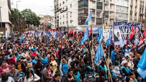 Organizaciones sociales cierran la marcha federal en Plaza de Mayo