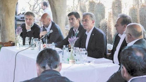 Macri juega a dividir al PJ: foto con Urtubey y reproche a Pichetto