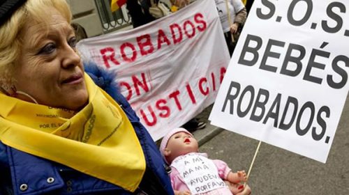 España celebra el primer juicio por robo de bebés en el franquismo