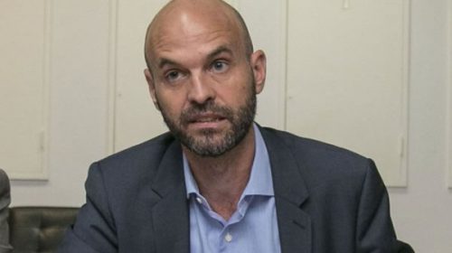 El Gobierno eliminará también precios mínimos en pasajes de micro