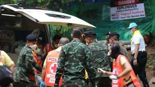 Fin a la angustia: rescataron a los 12 niños y al entrenador atrapados en la cueva inundada en Tailandia Fin a la angustia: rescataron a los 12 niños y al entrenador atrapados en la cueva inundada en Tailandia
