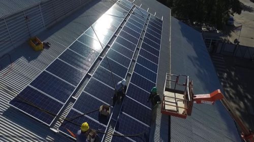 Instalarán paneles fotovoltaicos en escuelas rurales y organismos públicos