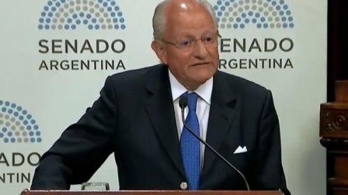 Porcelana, látex y HIV: la respuesta científica a las falacias de Albino en el Senado