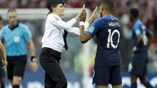 Mundial Rusia 2018: quiénes son las Pussy Riot, el colectivo que invadió el estadio en la final Mundial Rusia 2018: quiénes son las Pussy Riot, el colectivo que invadió el estadio en la final