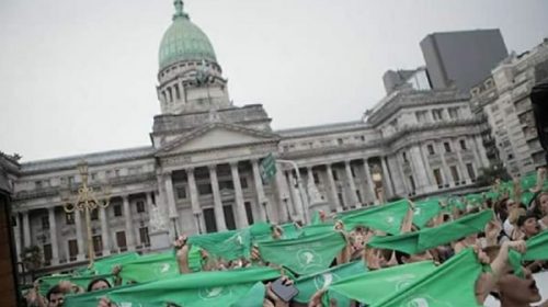 Aborto: ¿Cómo es el proyecto que busca conciliar entre distintas posturas?