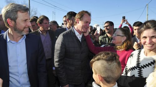 Bordet y Frigerio entregaron viviendas para docentes y del Programa Hábitat