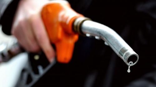 Estacioneros calculan que la nafta llegaría a los 50 pesos por litro
