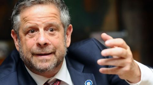 El Gobierno no tiene idea de cuándo se volverá a vacunar contra la meningitis a los nenes de 11 años