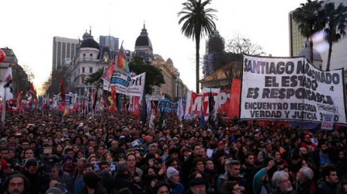 Una multitud exigió justicia por Santiago Maldonado