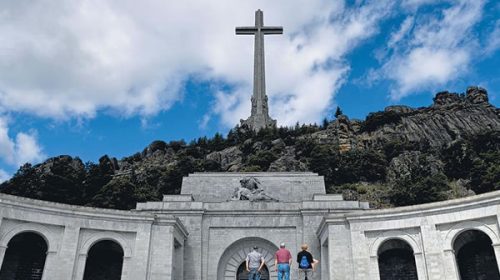 El gobierno español aprobará un decreto ley para sacar los restos del dictador del Valle de los Caídos