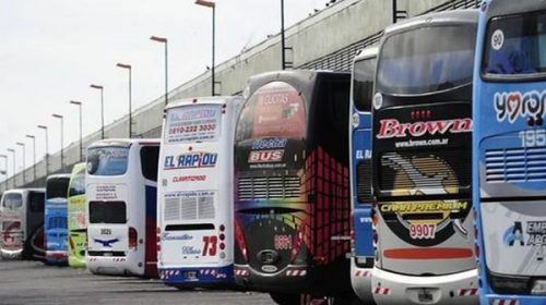 El gobierno nacional ahora impulsa viajes “low cost” para los micros