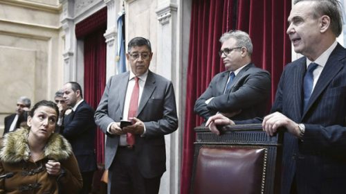 El Senado postergó para el miércoles la sesión para tratar el pedido de allanamientos a Cristina