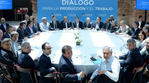 El Gobierno convoca a empresarios y la CGT para contener los efectos del ajuste