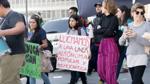 Docentes y alumnos marcharon en Paraná en contra del ajuste a la universidad pública