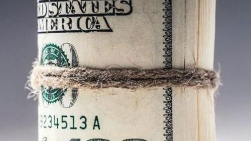 El peso cae cinco veces más que el resto de las monedas de la región