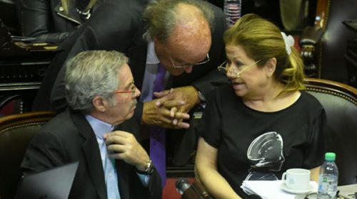 La oposición llama a otra sesión para derogar la baja de asignaciones