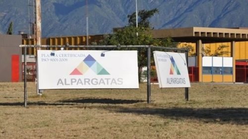 Alpargatas cierra dos de sus plantas y despide a 445 trabajadores