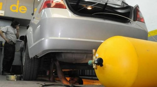 Por el precio de la nafta, hubo récord de conversiones de autos en Entre Ríos