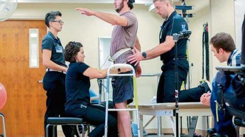 Logran hacer caminar de nuevo a personas parapléjicas en Estados Unidos