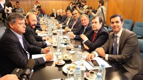 Pacto Fiscal: el Gobierno busca más firmas, pero quedan ocho rebeldes