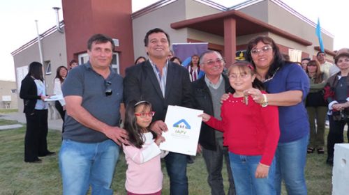 Docentes de Federación cuentan con sus casas propias