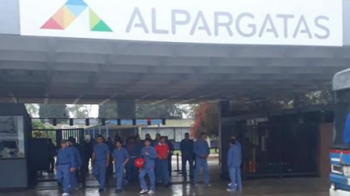 Preocupación por 500 despidos en una planta de Alpargatas
