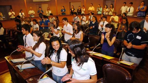 Proyecto del Senado Juvenil plantea que funcionarios envíen a sus hijos a escuelas públicas