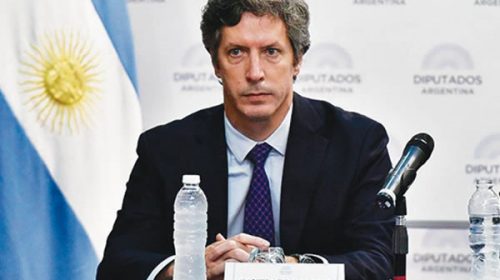 El secretario de Finanzas expuso en la Comisión de Presupuesto e ignoró los reclamos de la oposición