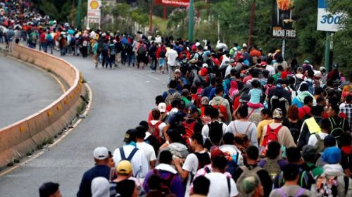 Trump le pide a México que impida la entrada de tres mil migrantes hondureños que van camino a su país Trump le pide a México que impida la entrada de tres mil migrantes hondureños que van camino a su país
