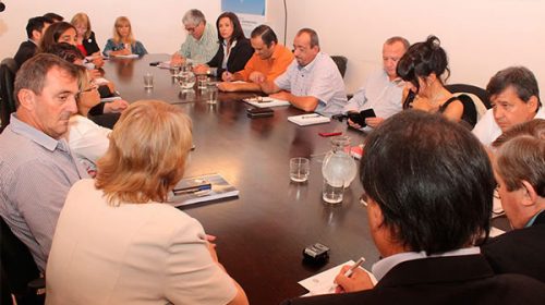 Se reúnen gobierno y gremios docentes que aguardan nueva oferta salarial Se reúnen gobierno y gremios docentes que aguardan nueva oferta salarial