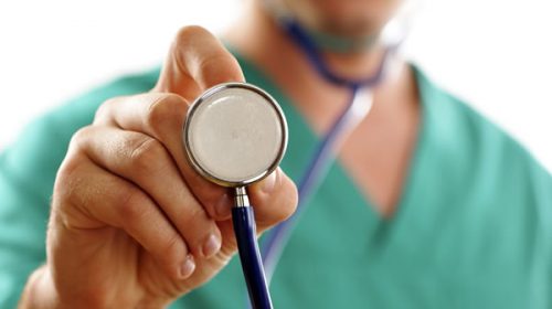 Regularizan a más de 2.800 trabajadores de Salud