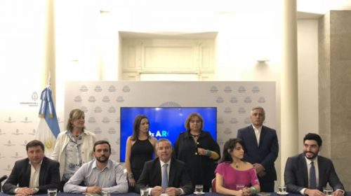 Felipe Solá presentó el nuevo interbloque de diputados Red por Argentina Felipe Solá presentó el nuevo interbloque de diputados Red por Argentina