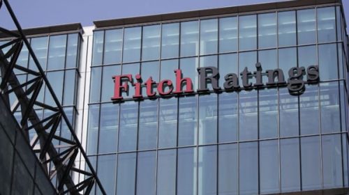 Fitch bajó la perspectiva de la deuda argentina a “negativa”