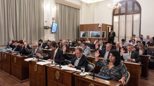 El Senado aprobó la Ley de Comunas, que vuelve a Diputados