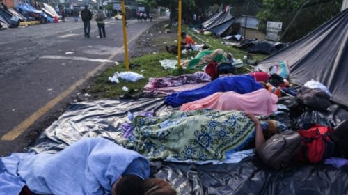 La caravana del éxodo comienza su última etapa hacia la frontera mexicana La caravana del éxodo comienza su última etapa hacia la frontera mexicana