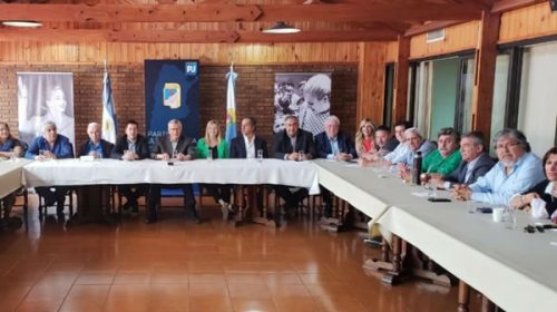 Urribarri participó de la reunión de la conducción del PJ Nacional Urribarri participó de la reunión de la conducción del PJ Nacional