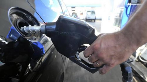 Definen esta semana una baja de naftas, aunque subirán los impuestos Definen esta semana una baja de naftas, aunque subirán los impuestos