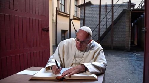 El Papa autoriza cambios en italiano en el Padre Nuestro y el Gloria El Papa autoriza cambios en italiano en el Padre Nuestro y el Gloria