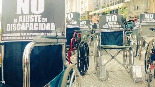 “Marcha de las sillas vacías” contra el recorte en discapacidad “Marcha de las sillas vacías” contra el recorte en discapacidad