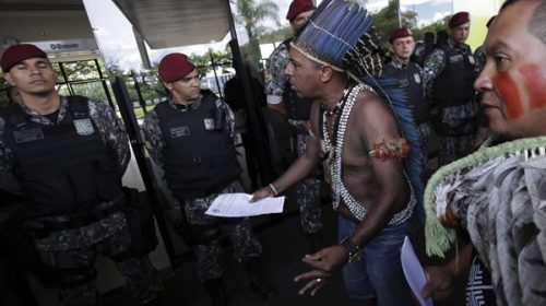 Los indígenas brasileños encajan las primeras medidas en su contra