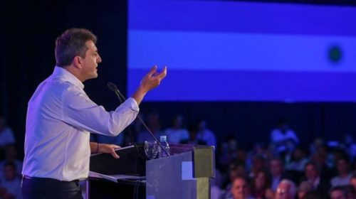 Massa abandona la avenida del medio y busca polarizar con Macri