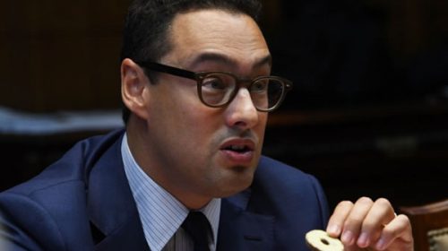 La recaudación cayó por quinto mes consecutivo y complica las metas fiscales