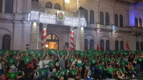 Castrillón y la ministra Velázquez recibieron en mano el documento de la Campaña por el Derecho al Aborto Legal