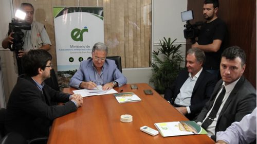 El gobierno provincial formaliza convenios con los municipios para subsidiar el transporte urbano